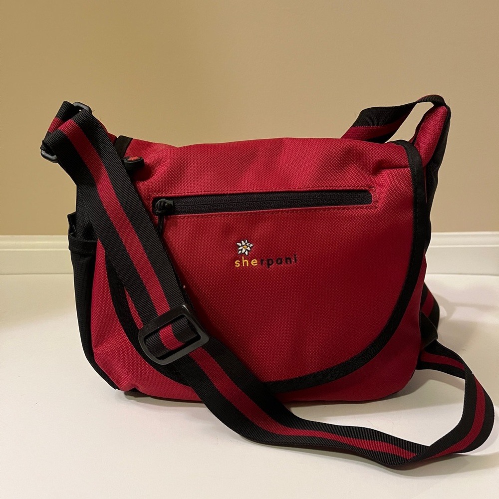 Sherpani Milli cross body bag in red and black